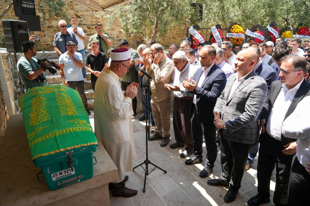 Gabar Dağı'nda ölen mühendise son veda! Petrol sahasında sondaj kulesi devrilmişti - Resim: 10